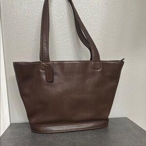 Vintage Coach Brown Leather Tote Bag with Sturdy Design